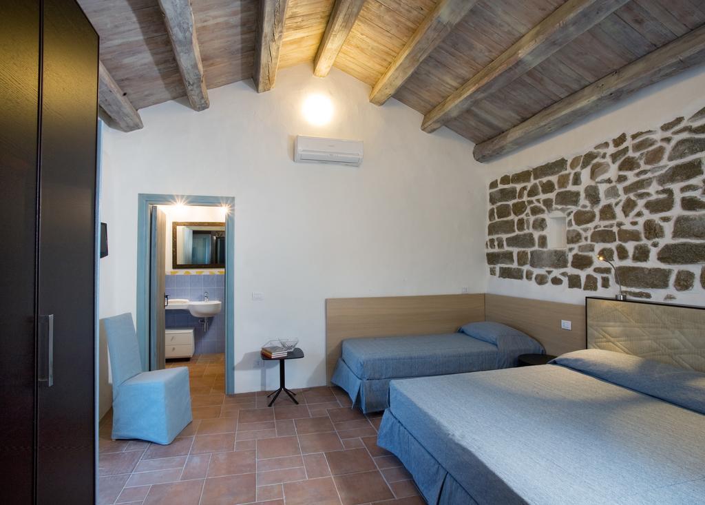 Liscia Country Relais Guest House Sant'Antonio di Gallura Bagian luar foto