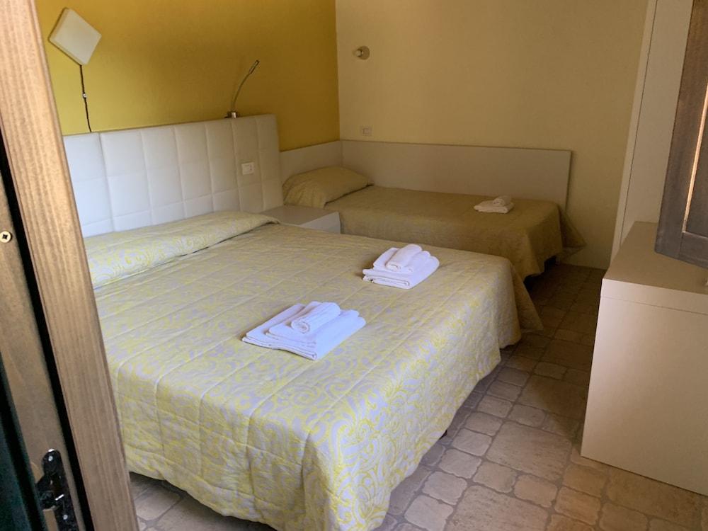 Liscia Country Relais Guest House Sant'Antonio di Gallura Bagian luar foto