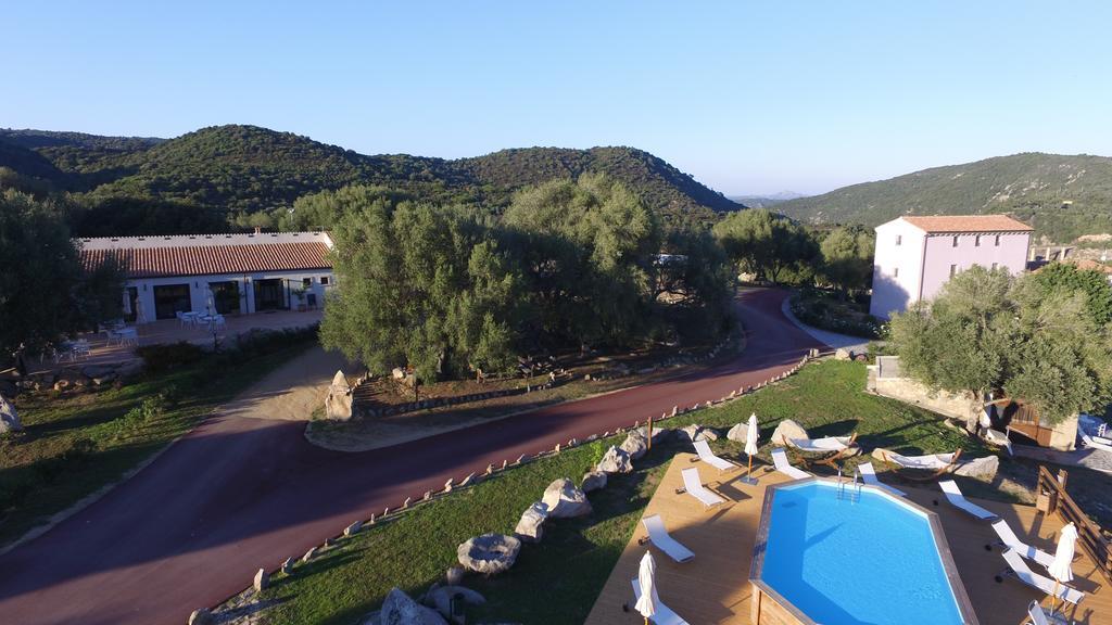 Liscia Country Relais Guest House Sant'Antonio di Gallura Bagian luar foto