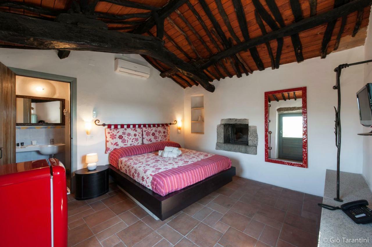 Liscia Country Relais Guest House Sant'Antonio di Gallura Bagian luar foto