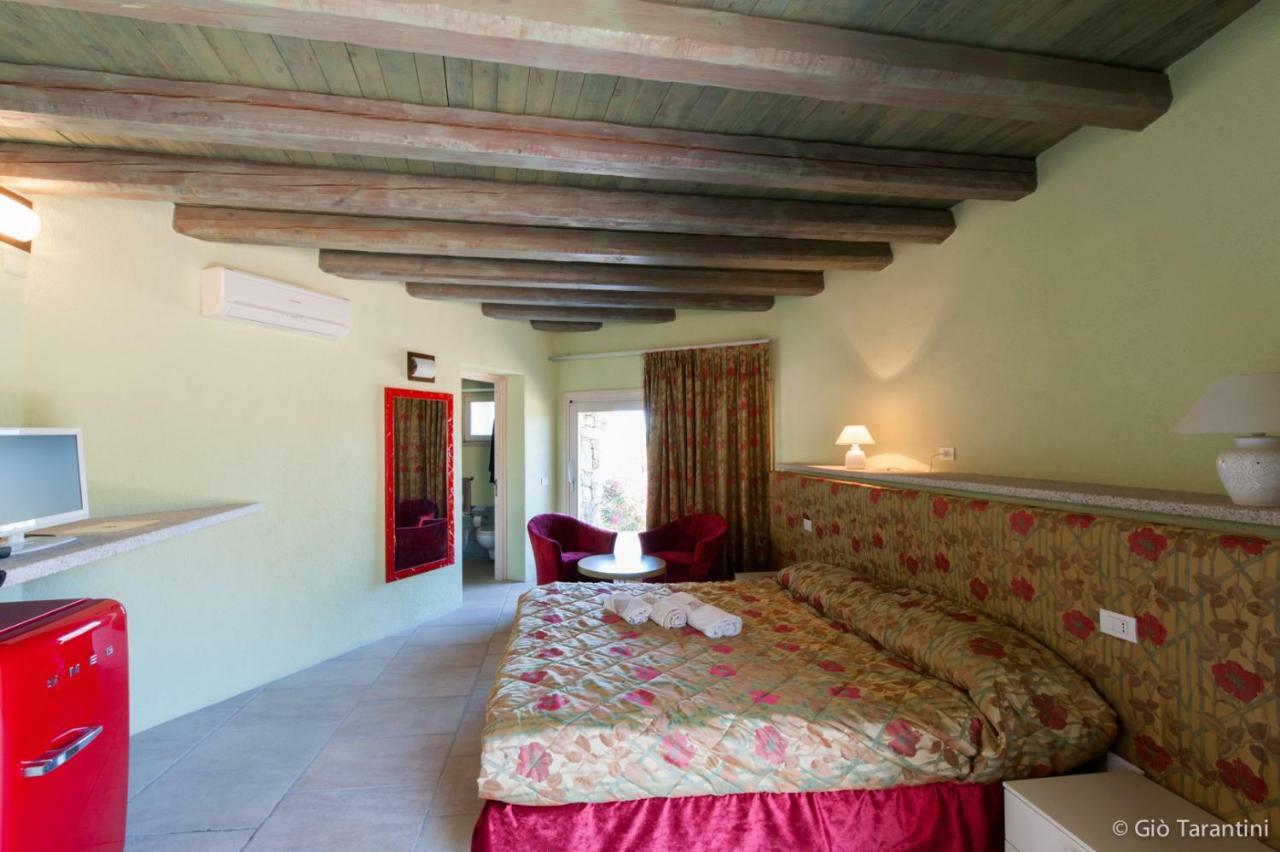 Liscia Country Relais Guest House Sant'Antonio di Gallura Bagian luar foto