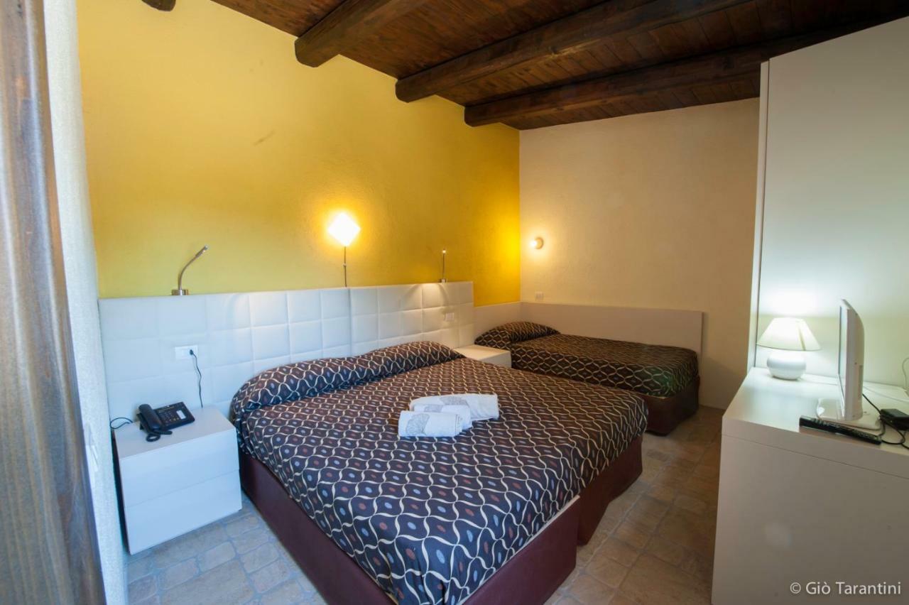 Liscia Country Relais Guest House Sant'Antonio di Gallura Bagian luar foto
